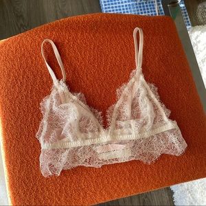 ‼️SOLD‼️ White Lace Bralette